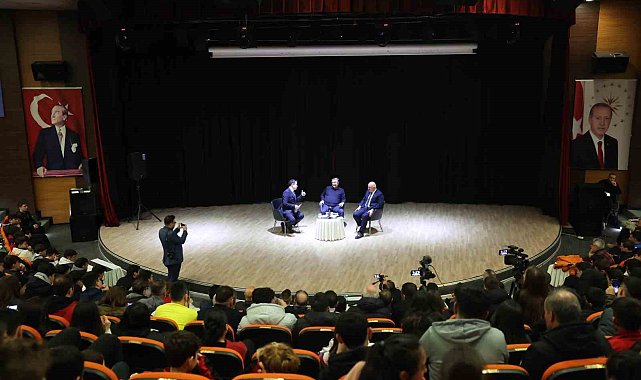 Türk futbolunun yaşayan efsanesi Darıcalı gençlerle buluştu
