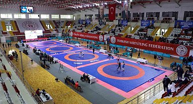 U23 Serbest Türkiye Güreş Şampiyonası Sivas'ta başladı