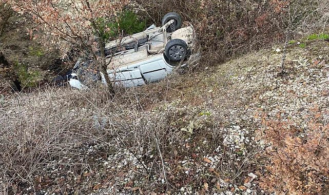 Uçuruma yuvarlayan araçta 3 kişi yaralandı