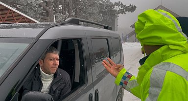 Uludağ'a çıkmak için 300 kilometre yol geldi, kış lastiği takmadığı için geri döndü