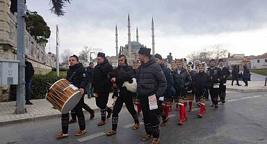 Uluslararası Balkan Halk Oyunları Festivali'nde renkli görüntüler oluştu