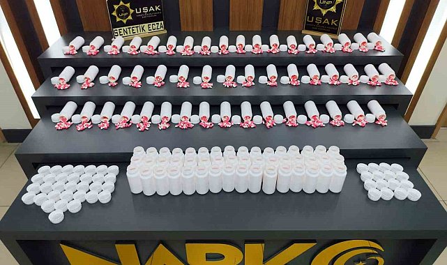 Uşak'ta otomobil içerisinde çok sayıda uyuşturucu ele geçirildi