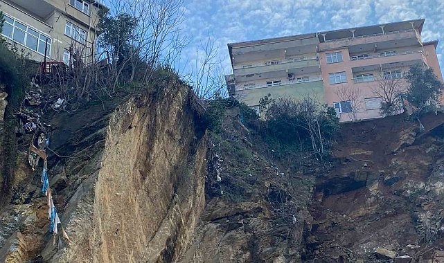 Üsküdar'da toprak kayması: 2 bina boşaltıldı