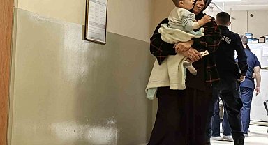Üzerine sıcak çay devrilen bebek hastanelik oldu