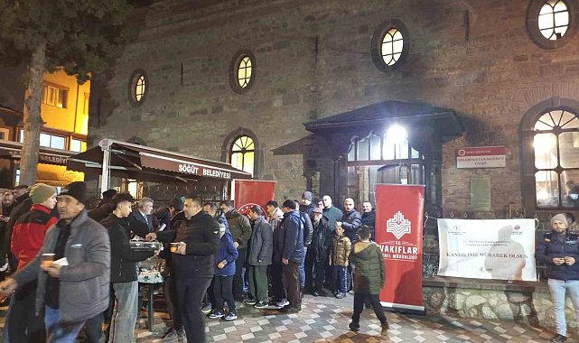 Vakıflar Bursa Bölge Müdürlüğü'nden salep ve kandil simidi ikramı