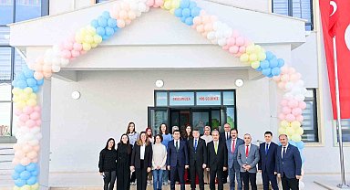 Vali Aygöl, ikinci yarıyılın ilk ders zilinde öğrencilerle bir araya geldi