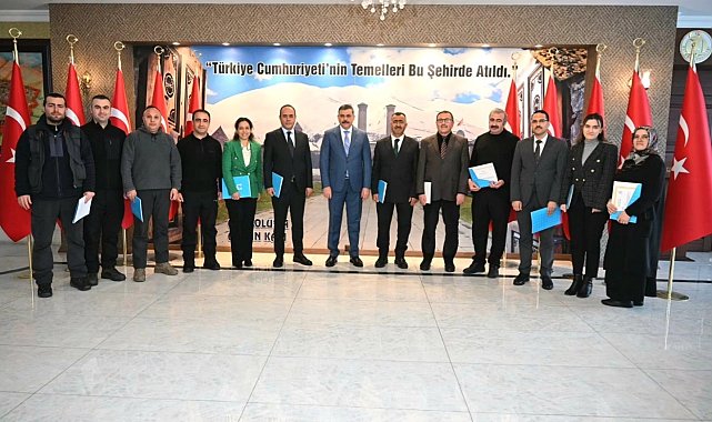 Vali Çiftçi başarılı personelleri unutmadı