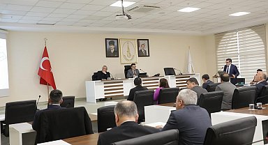 Vali Işın, "Hayvanları hapsetmeyelim, doğal yaşam alanları için projeler geliştirelim"