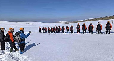 Van'da "Çığda Arama Kurtarma Tatbikatı" yapıldı