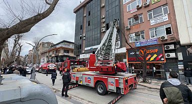 Yalova'da iş hanında çıkan yangında 2 kişi dumandan etkilendi