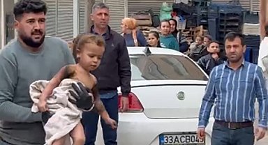 Yangında evde mahsur kalan çocuklar pencere demiri sökülerek kurtarıldı