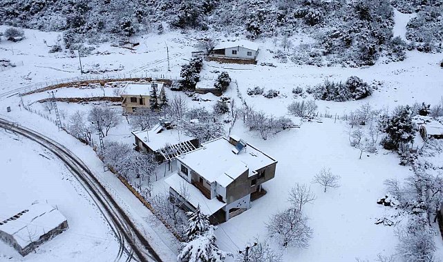 Yaz şehri Mersin'de kar sevinci