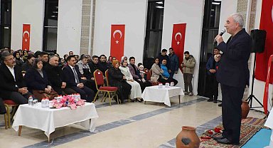 Yazar-şair Nurullah Genç okuyucularıyla buluştu