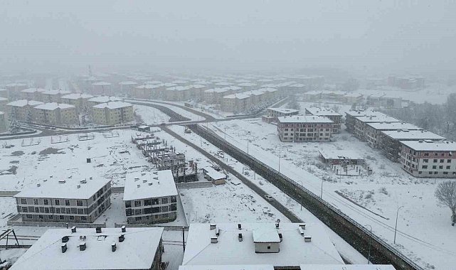 Yoğun kar yağışı esnafı vurdu