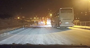 Yoğun kar yağışı nedeniyle Sivas'ta ulaşımda aksamalar yaşanıyor