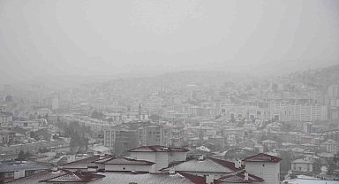 Yozgat'ta başlayan kar yağışı sevinçle karşılandı