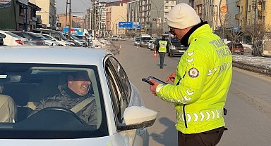 Yüksekova'da emniyet kemeri denetimi
