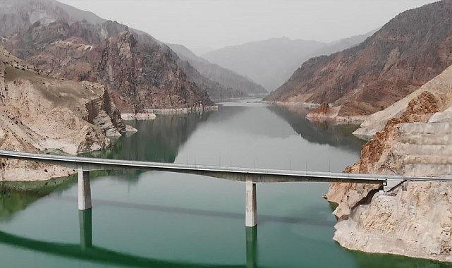 Yusufeli'nde 'kayan viyadük' için ölçüm cihazları takıldı