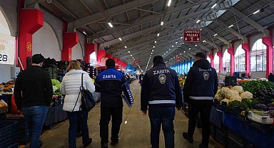 Zabıta ekipleri Pazar yerinde denetim yaptı
