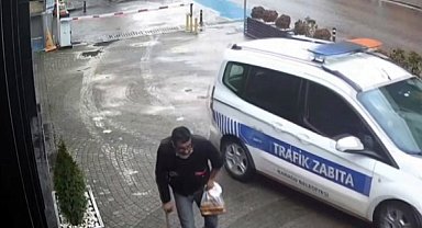 Zabıtayı görünce maraton koşucusuna dönüşen dilencinin üzerinden bakın kaç para çıkmış