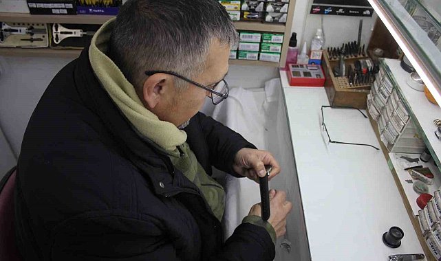 Zamana karşı direnen son usta: "Saat tamirciliği yok oluyor"