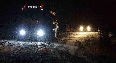 Zonguldak-Ereğli kara yolunda sürücüler kar nedeniyle zor anlar yaşadı