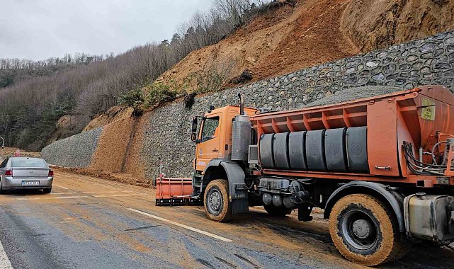 Zonguldak-Ereğli yolunda heyelan meydana geldi