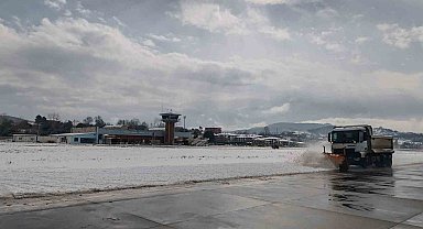 Zonguldak Havalimanı'nda karla mücadele çalışması başlatıldı