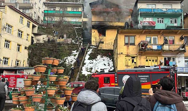 Zonguldak'ta iki katlı binada korkutan yangın