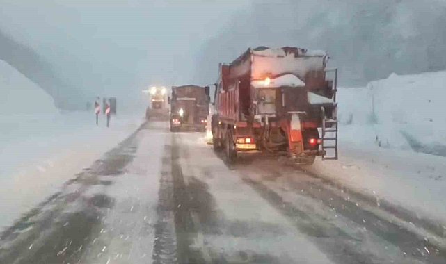 Zonguldak'ta kar yağışı etkisini sürdürüyor, 200 köy yoluna ulaşım sağlanamıyor