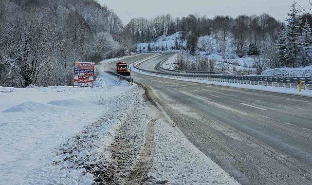 Zonguldak'ta yüksek kesimlerde kar yağışı etkili oldu