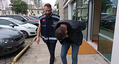 12 suç kaydı bulunan şahıs para çalarken önce kameraya, sonra polise yakalandı