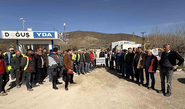 12 yıldır bitirilemeyen karayolunda işçiler maaşlarını eksik aldıkları için iş bıraktı