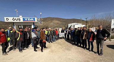 12 yıldır bitirilemeyen karayolunda işçiler maaşlarını eksik aldıkları için iş bıraktı