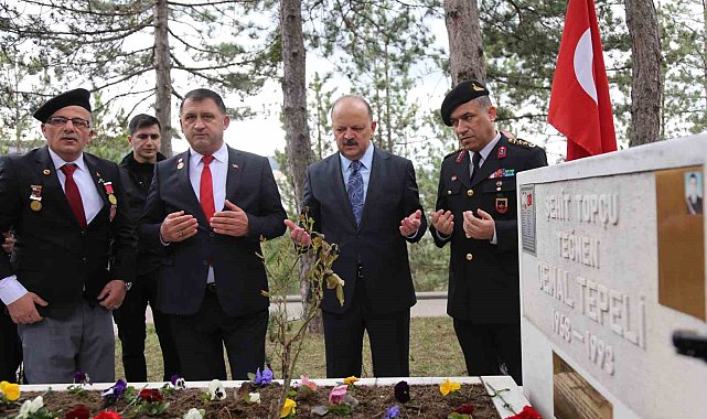 18 Mart'ta şehitler kabirleri başında anıldı