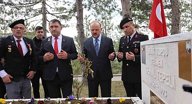 18 Mart'ta şehitler kabirleri başında anıldı