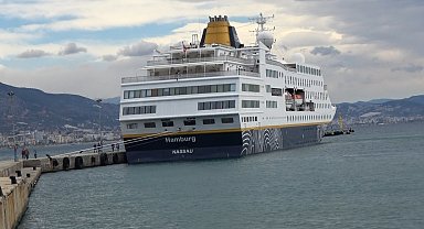 2025 yılının ilk 'kruvaziyer' gemisi Alanya İskelesine demirledi