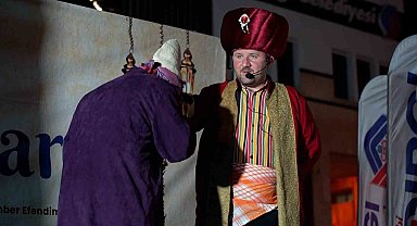 21 yıldır aşkla Karagöz Hacivat'ı yaşatıyor