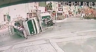 3 aracın karıştığı kaza anı kamerada