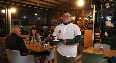'Engelsiz Kafe'nin gençleri engel tanımıyor