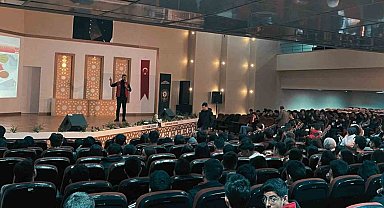 'Gençlik ve güvenli gelecek' projesi kapsamında yapılan bilgilendirme seminerlerine devam ediliyor