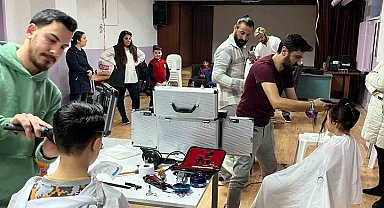 'Kucak Dolusu Hayaller' projesi kapsamında 100 öğrenci ücretsiz tıraş oldu
