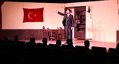 'Şair, Şiir, Şuur' oyunu tiyatroseverler ile buluştu