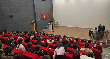 'Vatan, millet, bayrak ve kahramanlık' temalı şiir okuma yarışması düzenlendi