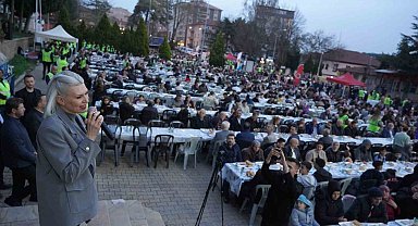 4 bin kişi aynı sofrada iftar açtı