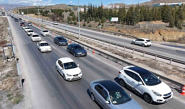 43 ilin geçiş güzergahında bayram günü yoğun trafik: Denetimler havadan ve karadan sürüyor
