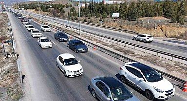 43 ilin geçiş güzergahında bayram günü yoğun trafik: Denetimler havadan ve karadan sürüyor