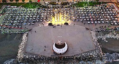5 bin kişi deniz kenarında iftarda buluştu