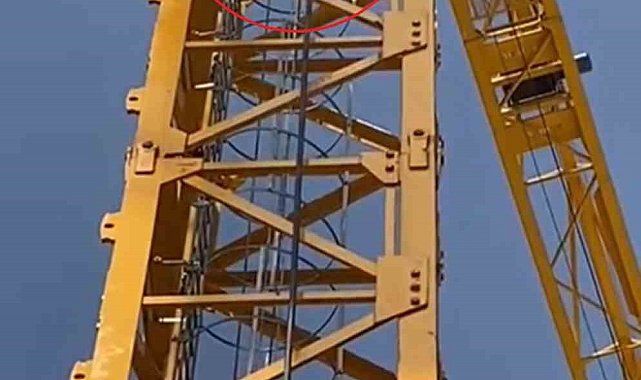 50 metrelik kule vinçte hayat kurtaran operasyon kamerada