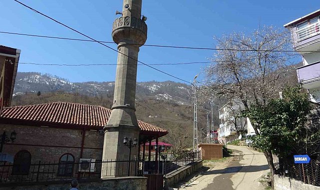 500 yıllık camide kök boya ile resmedilen tasvirler dikkat çekiyor